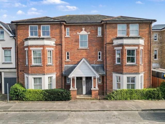 Flat for sale in Blackhills, Surrey