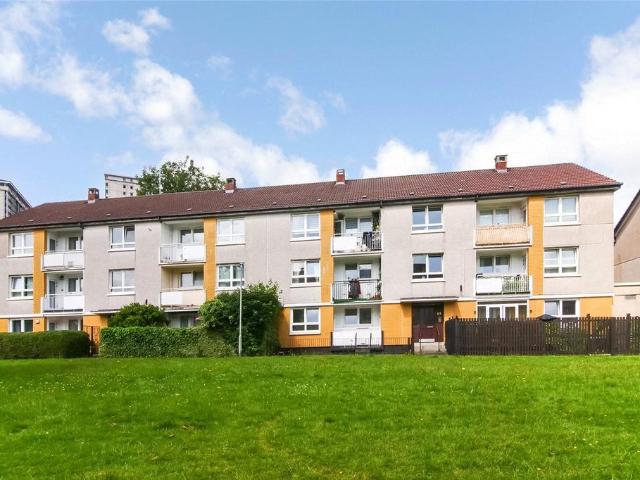 Flat for sale in Hutchesontown, Oatlands