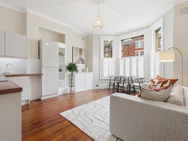 Flat for sale in Streatham, Greater London