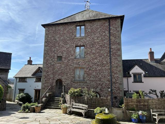 Flat for sale in Crickhowell