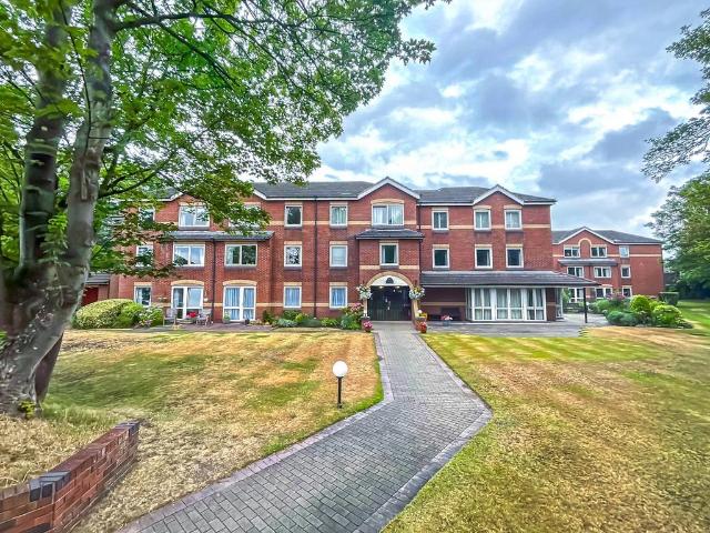 Flat for sale in Southport, Sefton