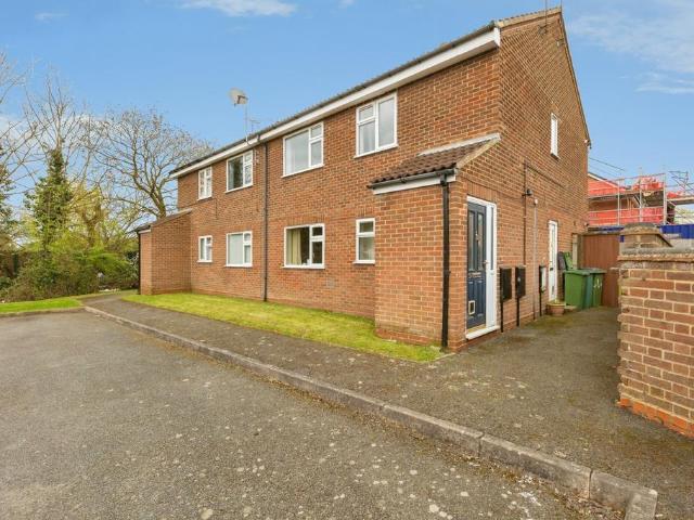 Flat for sale in Pinfold, Leicestershire