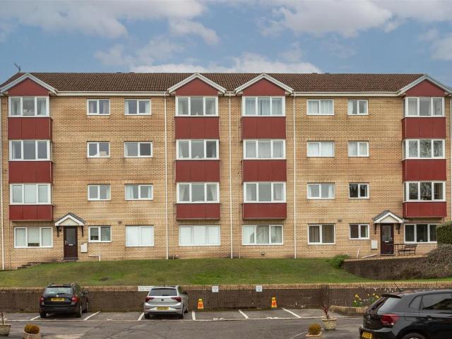 Flat for sale in Nangreaves, Wales