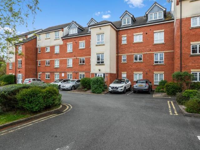 Flat for sale in Woodloes Park, Green Close
