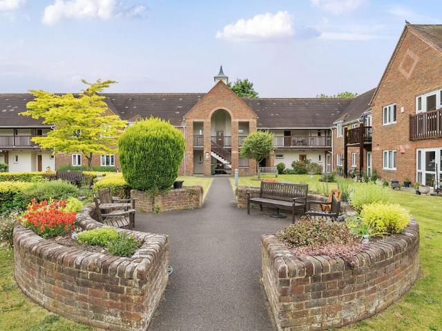 Flat for sale in Bolton Low Houses, Hampshire