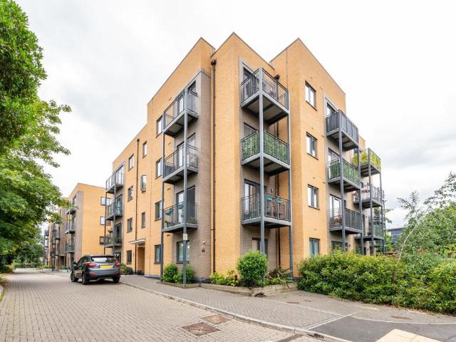 Flat for sale in Maidenhead