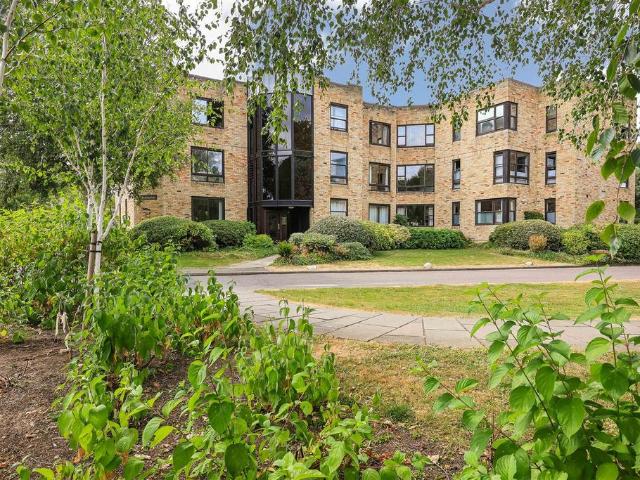 Flat for sale in Arbury, Cambridgeshire