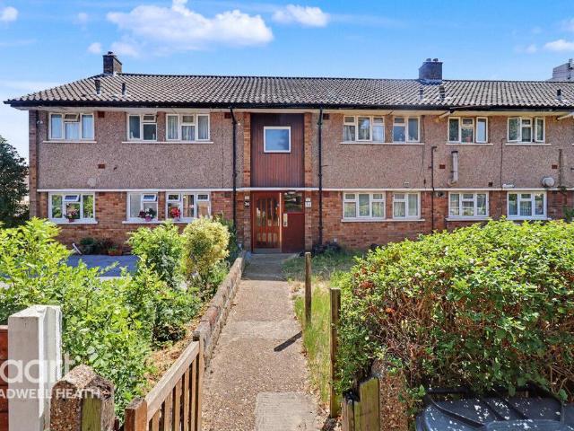 Flat for sale in Marks Gate, Greater London
