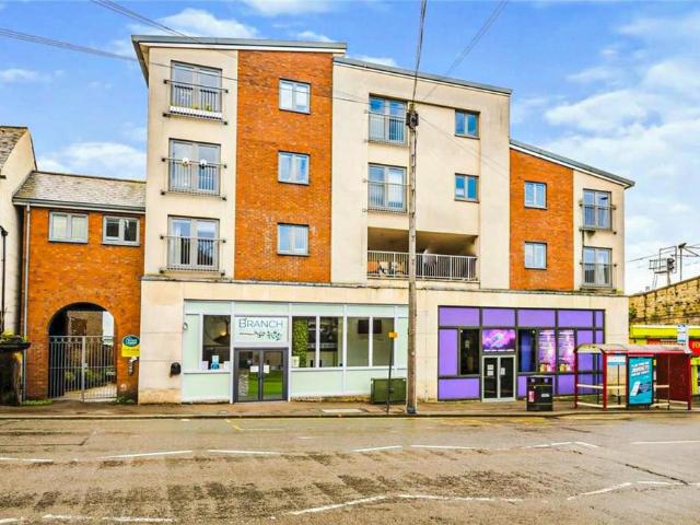 Flat for sale in West Yorkshire