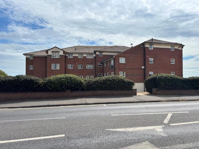 Flat for sale in Lancing, Adur