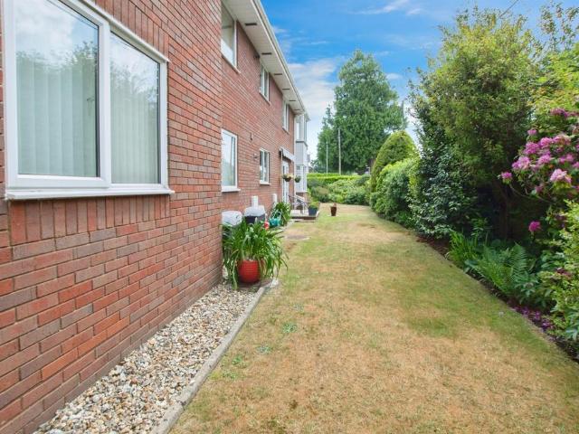 Flat for sale in Tricketts Cross, Ferndown