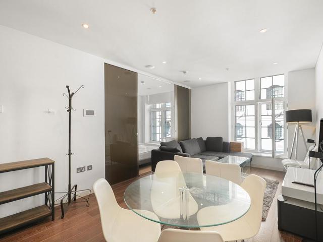 Flat for sale in St Clement Danes, Greater London