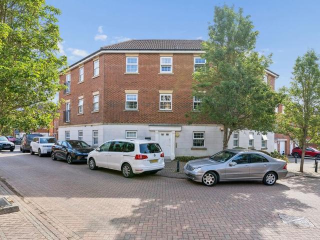Flat for sale in Great Ashby, King's Walden