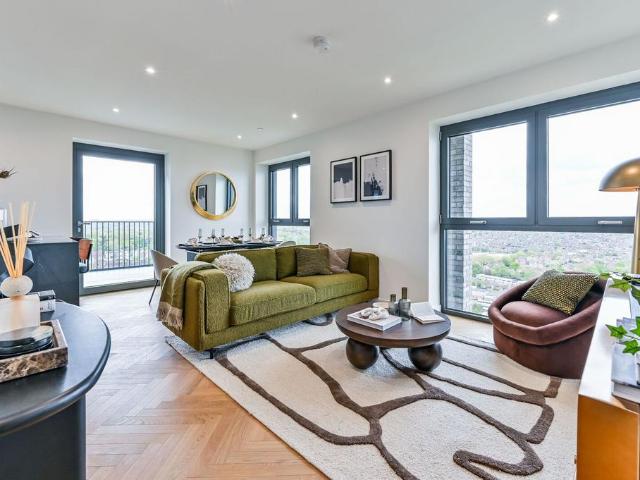Flat for sale in Woodberry Down, Stamford Hill