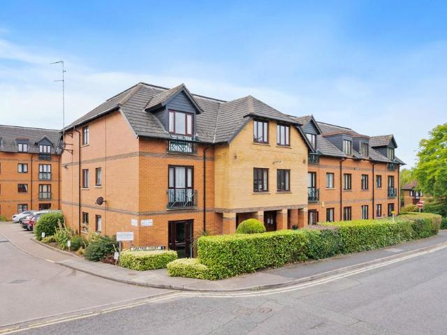 Flat for sale in Leisure Village, Kettering
