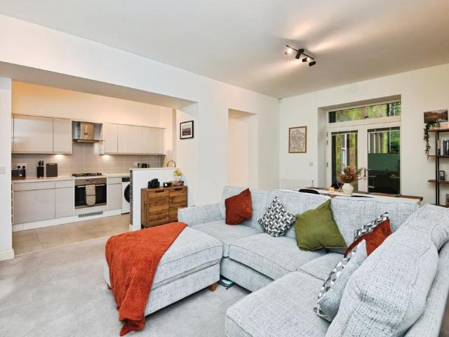 Flat for sale in Bulk, Lancaster