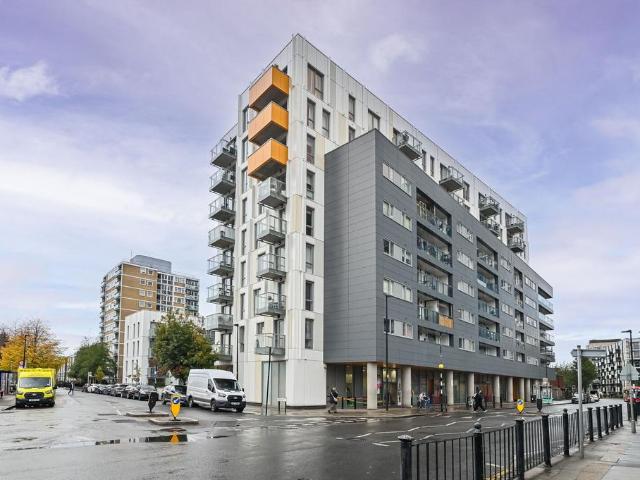 Flat for sale in London Borough of Tower Hamlets, Greater London
