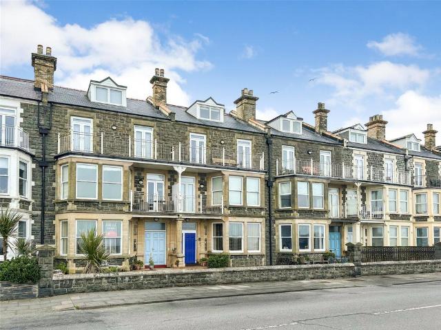 Flat for sale in Tywyn, Wales