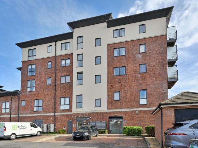 Flat for sale in Abbotswood Park, Three Rivers