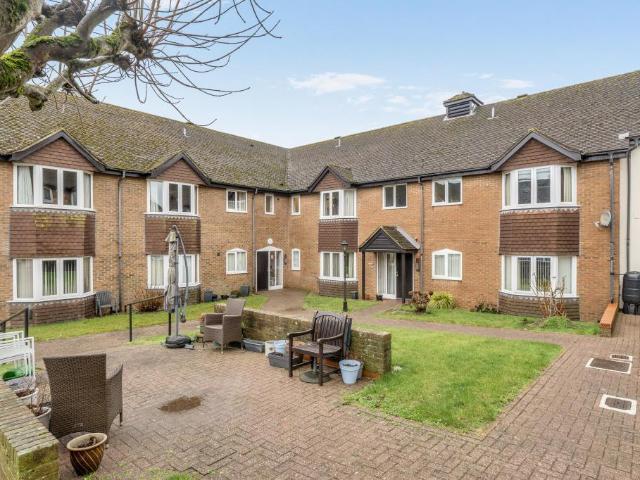 Flat for sale in Thatcham, West Berkshire