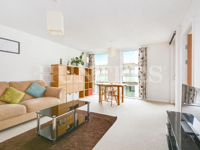 Flat for sale in Tottenham Hale, Greater London