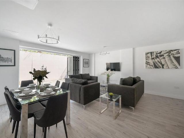 Flat for sale in London Borough of Merton, Merton Park