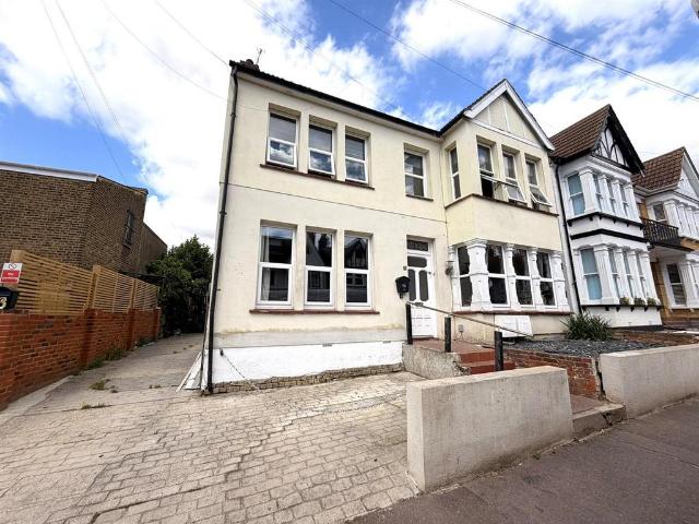 Flat for sale in Alton Barnes, Essex