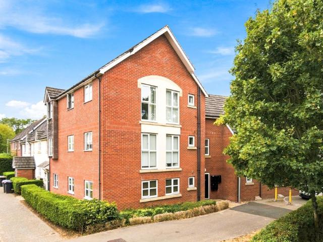 Flat for sale in Wolverton and Greenleys, Old Wolverton