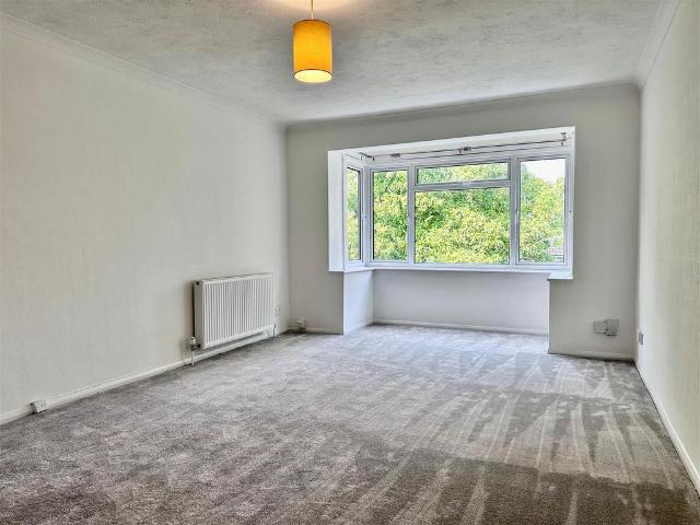 Flat for sale in Hollingbury, Brighton