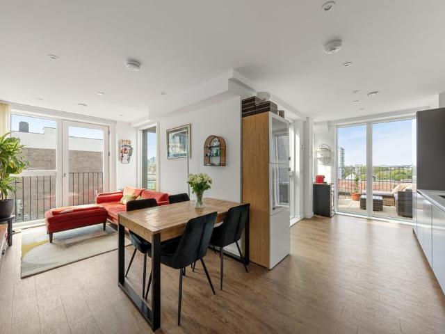 Flat for sale in Ratcliffe, Stepney