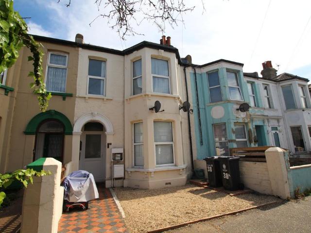 Flat for sale in Dale Hill, Essex