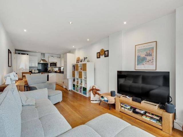 Flat for sale in Greenwich Town Centre, Greater London