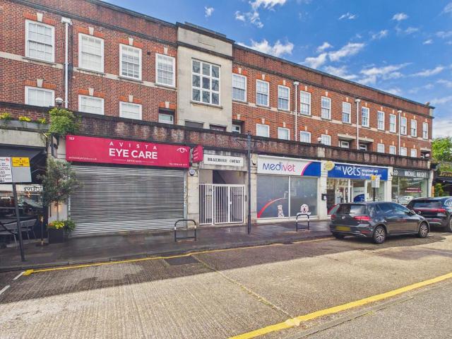 Flat for sale in Cockfosters, Greater London