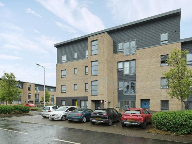 Flat for sale in Granton Mains, Scotland