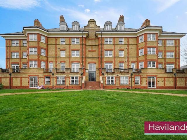 Flat for sale in Greater London