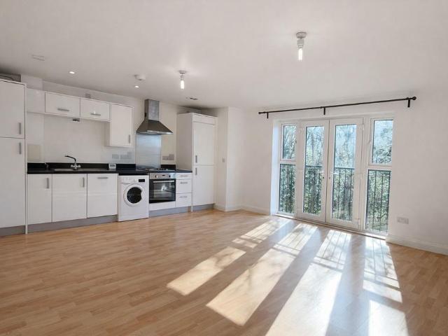 Flat for sale in Ardleigh Green, Greater London