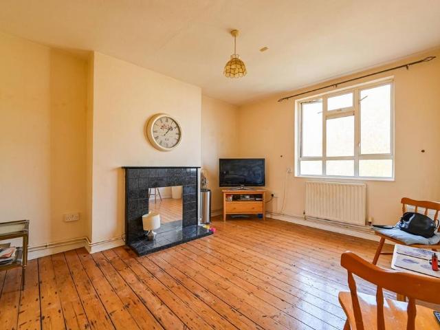 Flat for sale in London Borough of Tower Hamlets, Greater London