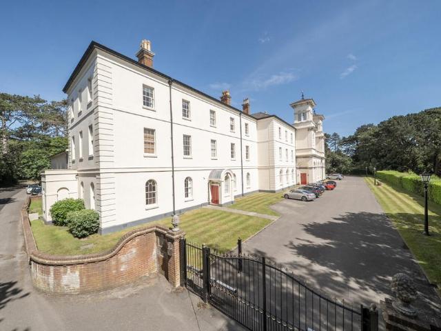 Flat for sale in Helford, Hampshire