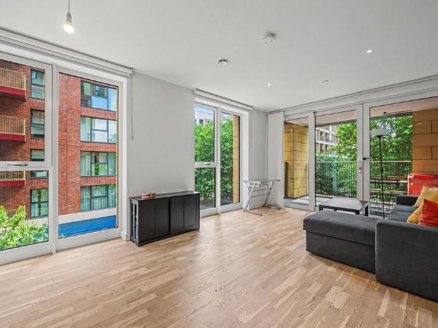 Flat for sale in Browning Estate, Greater London