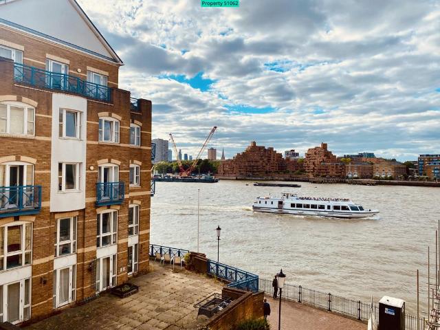 Flat for sale in Rotherhithe, Greater London