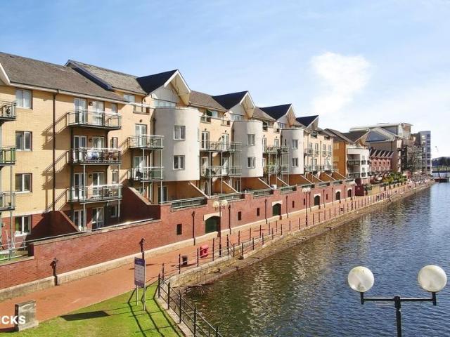 Flat for sale in Adventurers Quay, Cardiff