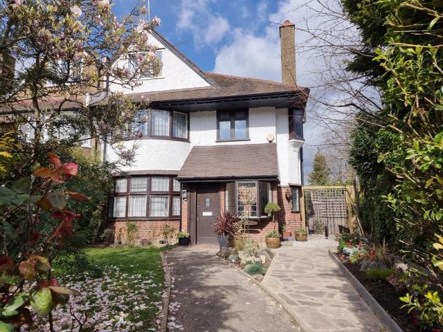 Flat for sale in Hampstead Garden Suburb, Greater London