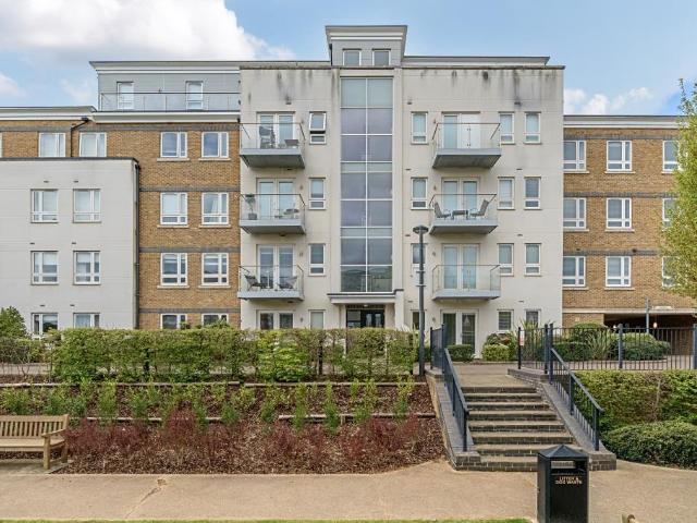 Flat for sale in Maidenhead