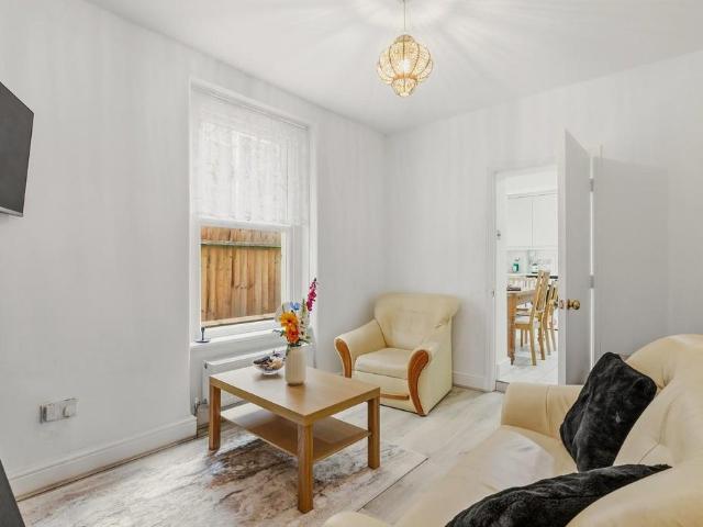Flat for sale in Loughborough Junction, Greater London