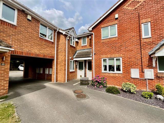 Flat for sale in Aston cum Aughton, Aston