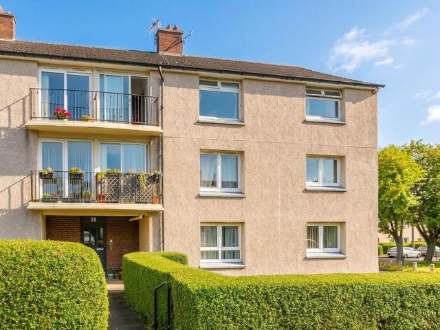 Flat for sale in Blackford, Scotland