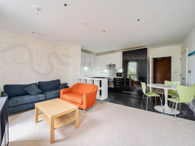Flat for sale in Greenwich Town Centre, Greater London