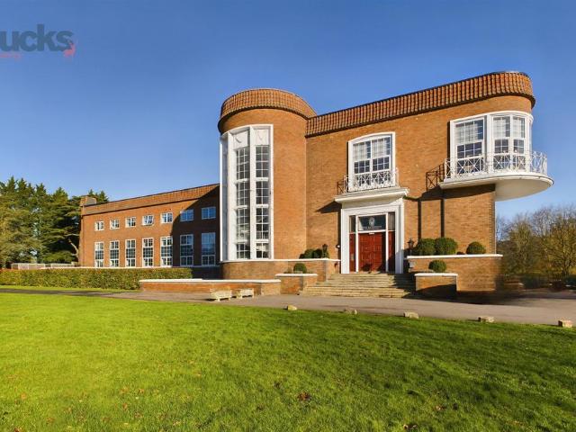Flat for sale in Saunderton, Buckinghamshire