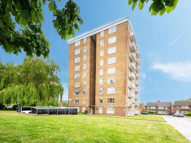 Flat for sale in Eltham Park, Greater London