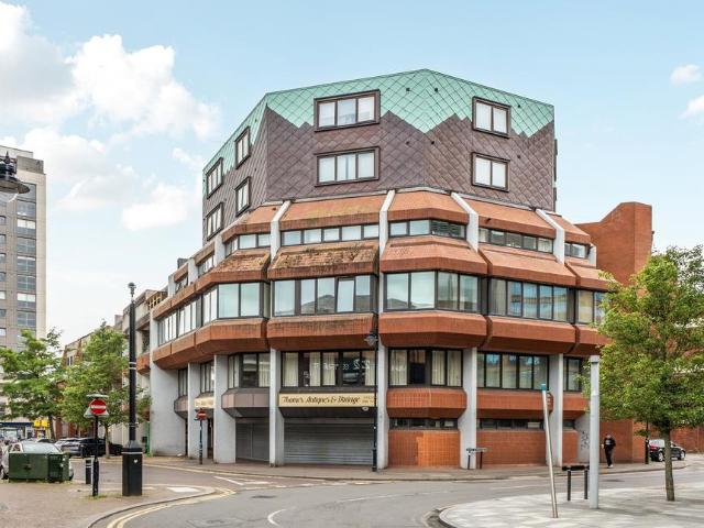 Flat for sale in Maidenhead